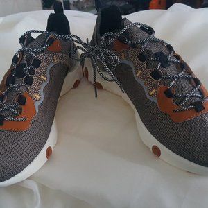 NIKE REACT ELEMENT 55 SE MENS SZ 9